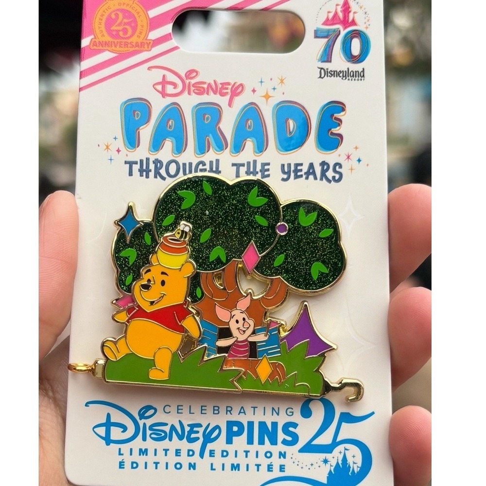 Disney Parade Through The Years Winnie the Pooh & Piglet LE 2000 Pin